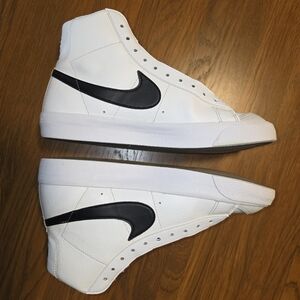 Moving Sale! { Nike Women’s Blazer Mid ‘77